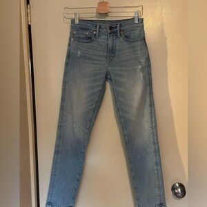 American Eagle Light Wash Athletic Skinny Jeans Size 26x28